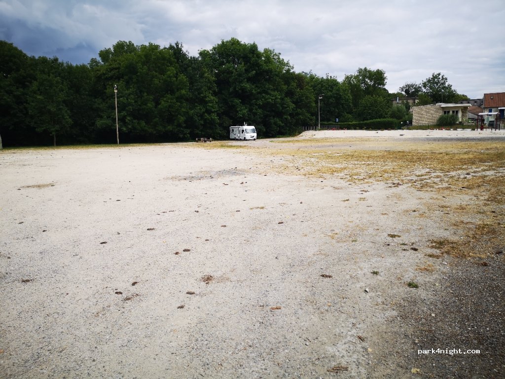 Aire de camping-cars Tronville-en-Barrois — foto 2