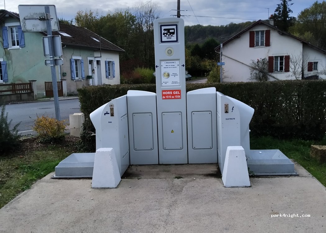 Aire de camping-cars Tronville-en-Barrois — foto 3