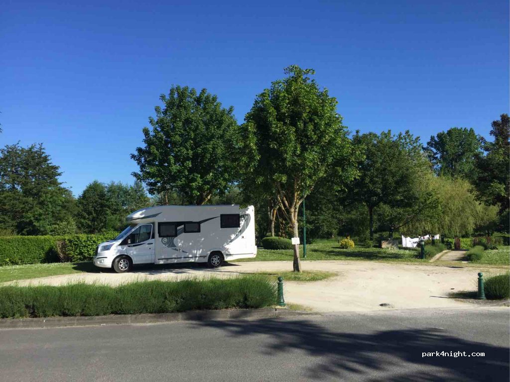 (16400) Vœuil-et-Giget - 2 Rue de la Mairie — foto
