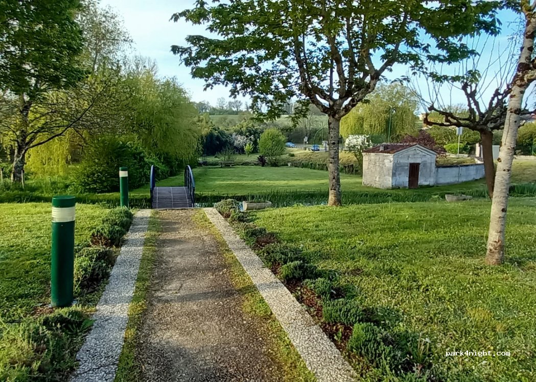 (16400) Vœuil-et-Giget - 2 Rue de la Mairie — foto 2