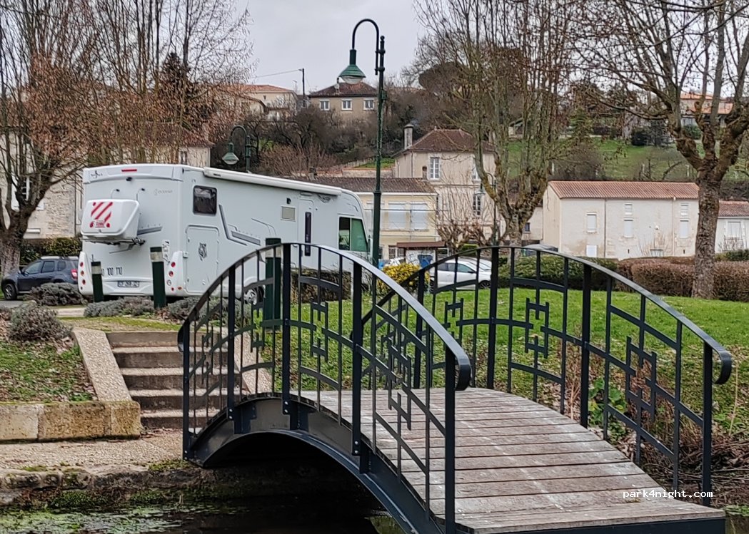 (16400) Vœuil-et-Giget - 2 Rue de la Mairie — foto 4