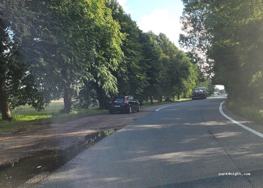 (76-251) Reblinko - Unnamed Road — foto