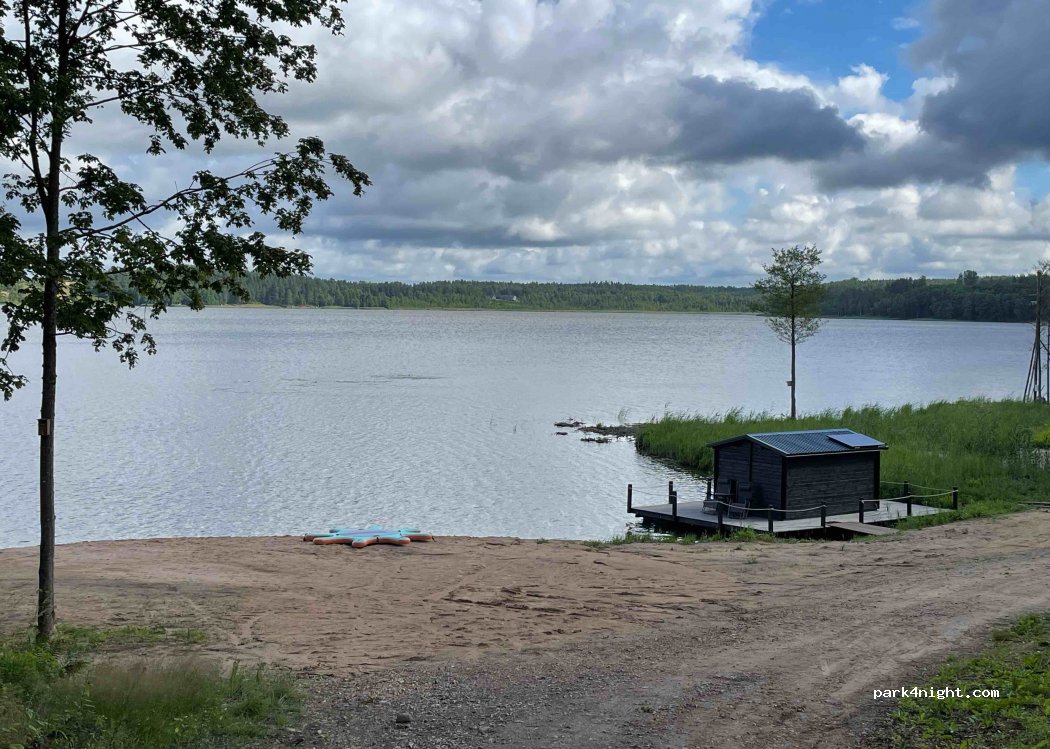Kempings pie Baļotes ezera — foto 2