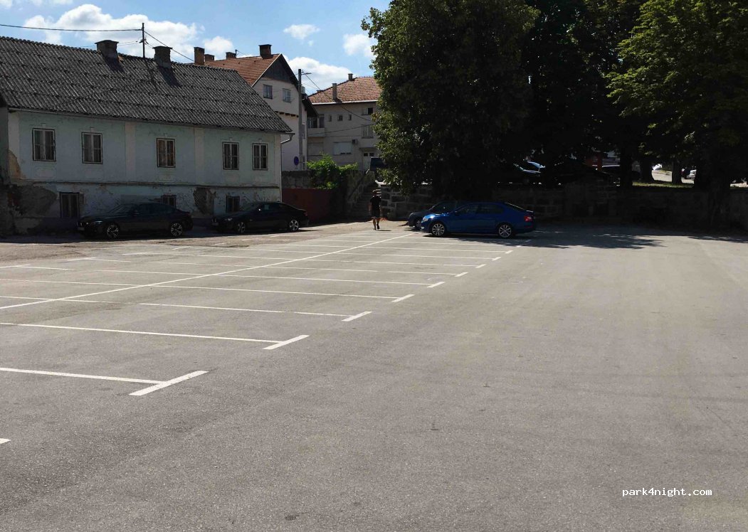 (47240) Slunj - 19 Trg Zrinskih i Frankopana — foto