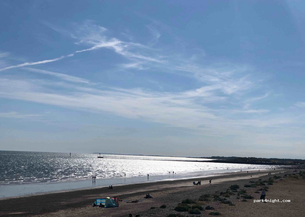 (BN17 6QG) Littlehampton - 106 Sea Road — foto