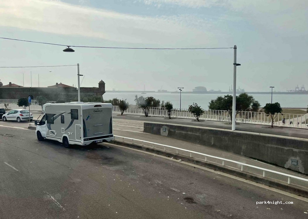 (4100-429) Porto - 395 Via do Castelo do Queijo — foto 3