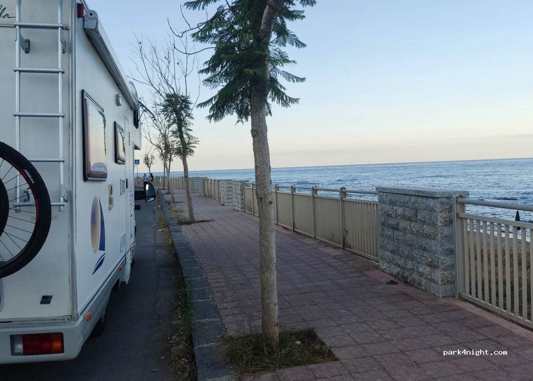 (89036) Brancaleone Marina - 11 Via Lungomare — foto