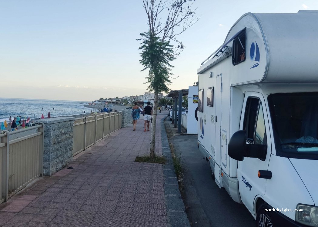 (89036) Brancaleone Marina - 11 Via Lungomare — foto 2