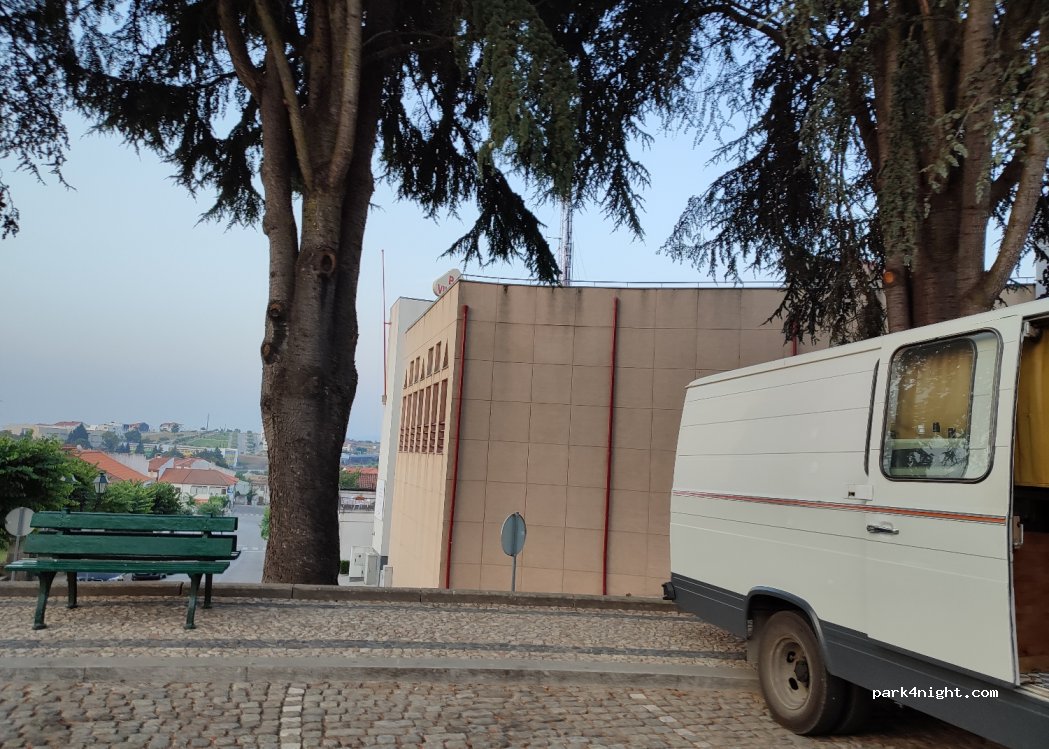 (5360-303) Vila Flor - 57 Avenida Marechal Carmona — foto
