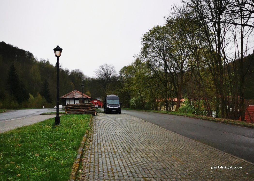 Wohnmobilstellplatz Freizeitbad Thyragrotte in Südharz — foto
