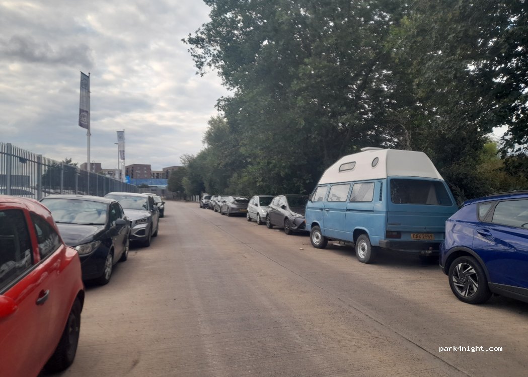 (SW17 0HB) London - 10 Waterside Way — foto