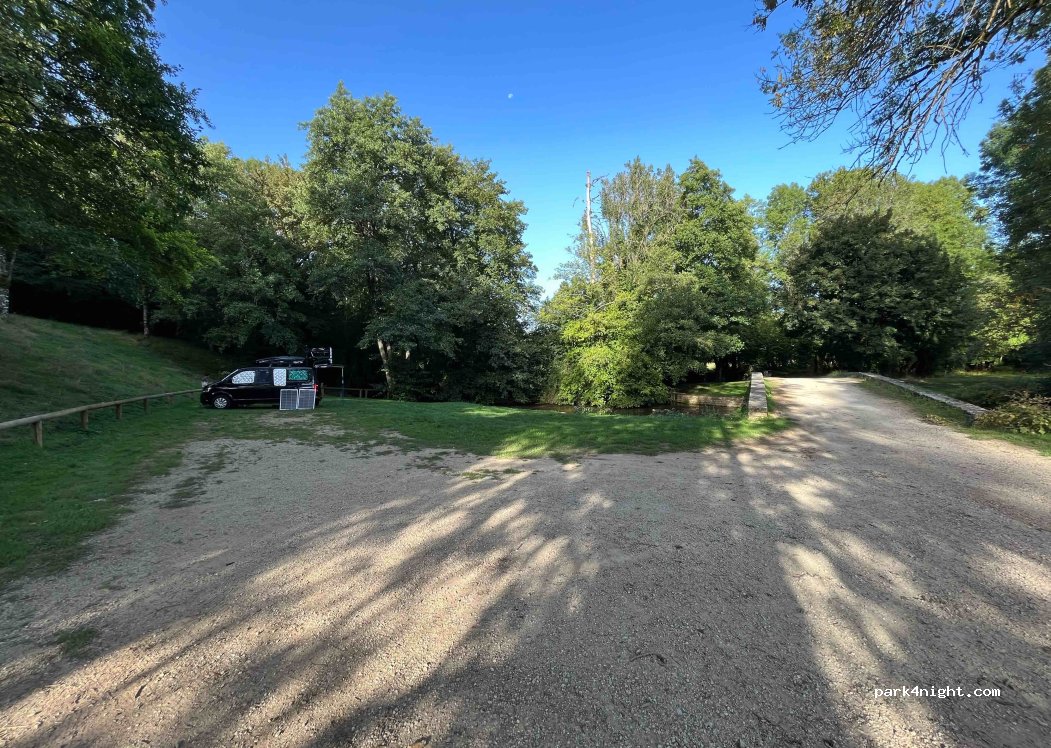 (79400) Azay-le-Brûlé - Unnamed Road — foto 4