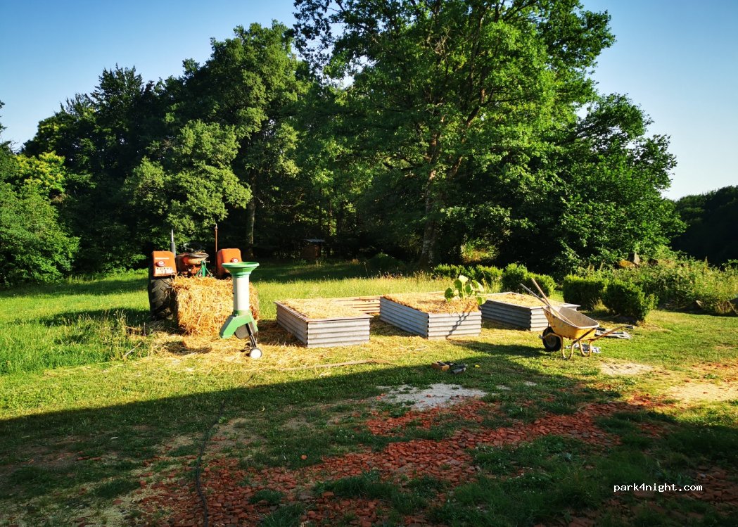 (15290) Parlan - 10 Jaulhac le Haut — foto