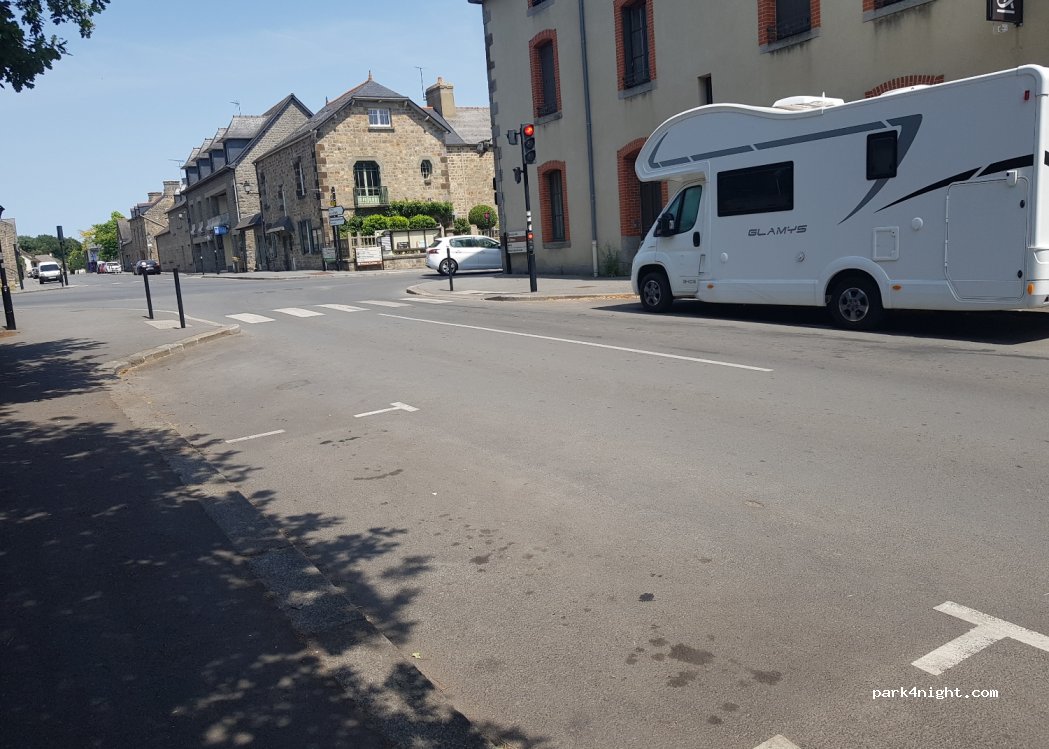 (35270) Combourg - 18 D795 — foto