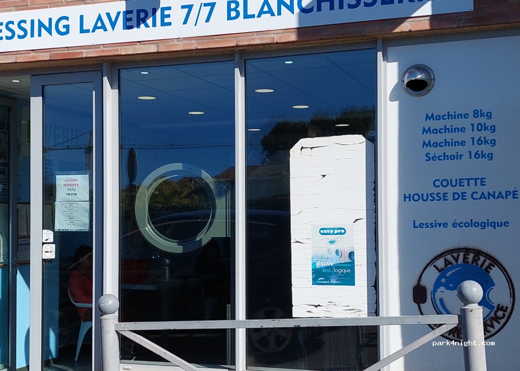 (32600) L'Isle-Jourdain - 10 Place du Foirail — foto