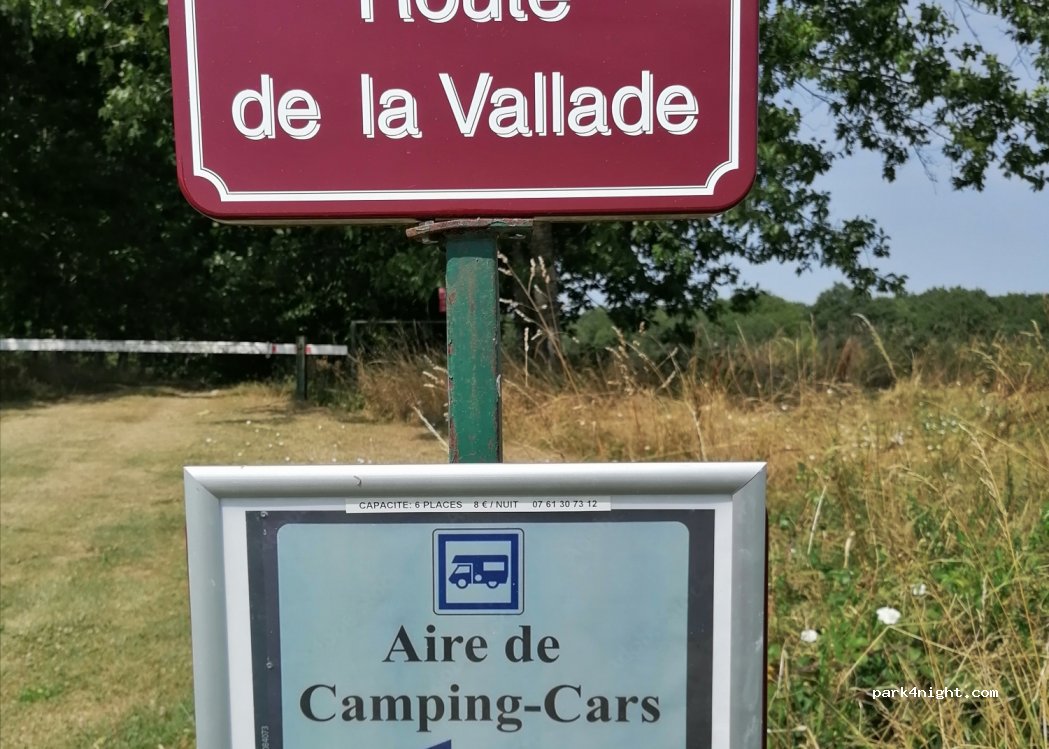 Aire de stationnement Camping-Car du Domaine de La Valade — foto 3