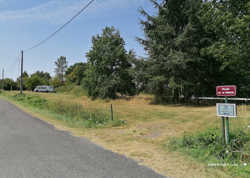 Aire de stationnement Camping-Car du Domaine de La Valade — foto 4