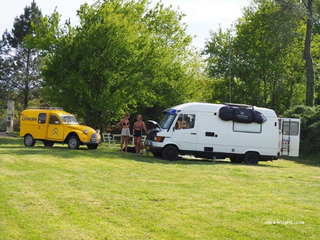Aire de stationnement Camping-Car du Domaine de La Valade — foto 5