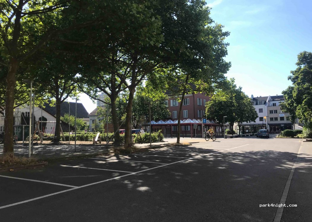 (8212) Neuhausen am Rheinfall - 52 Zentralstrasse — foto