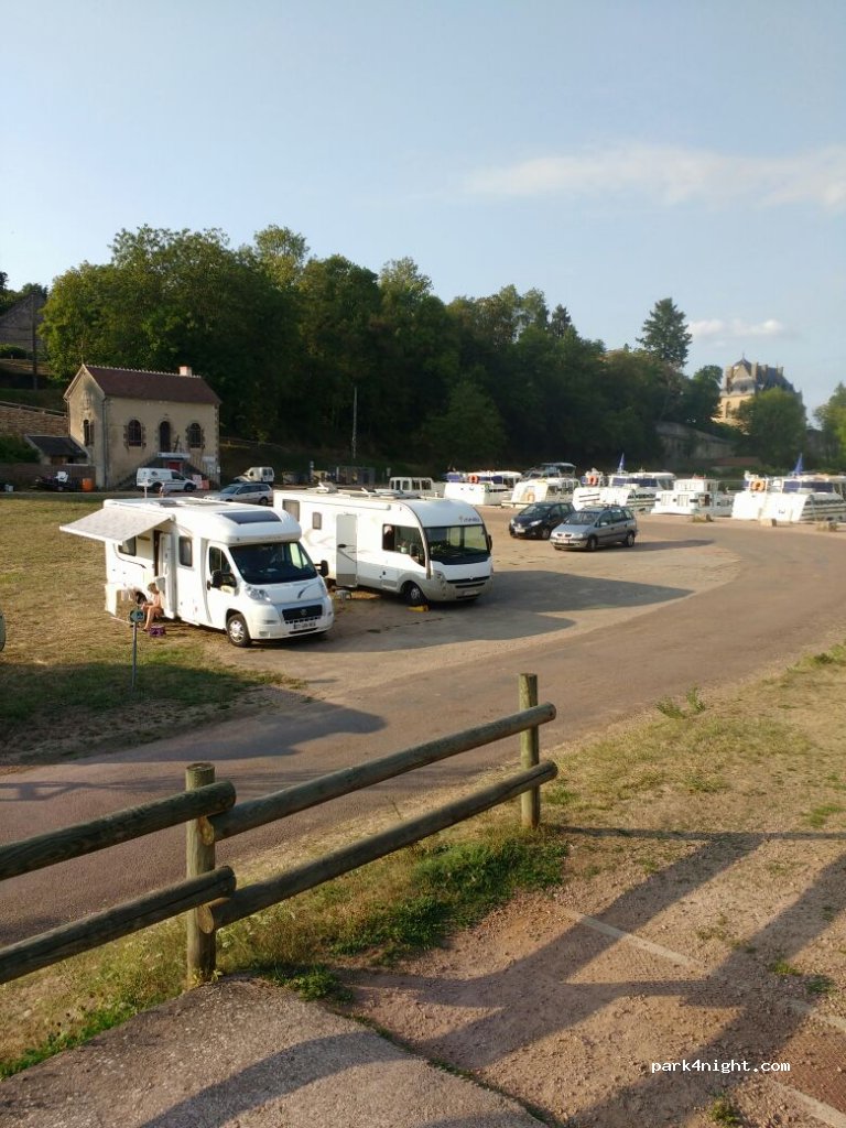 (58110) Châtillon-en-Bazois - Rue du Canal — foto