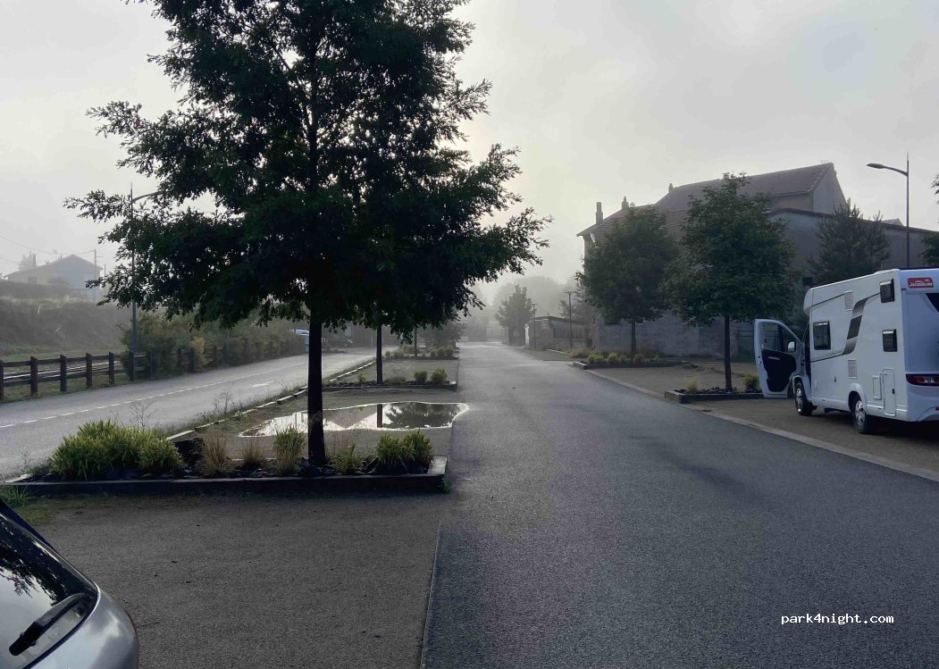 (43500) Craponne-sur-Arzon - 6 Place de la Gare — foto 3