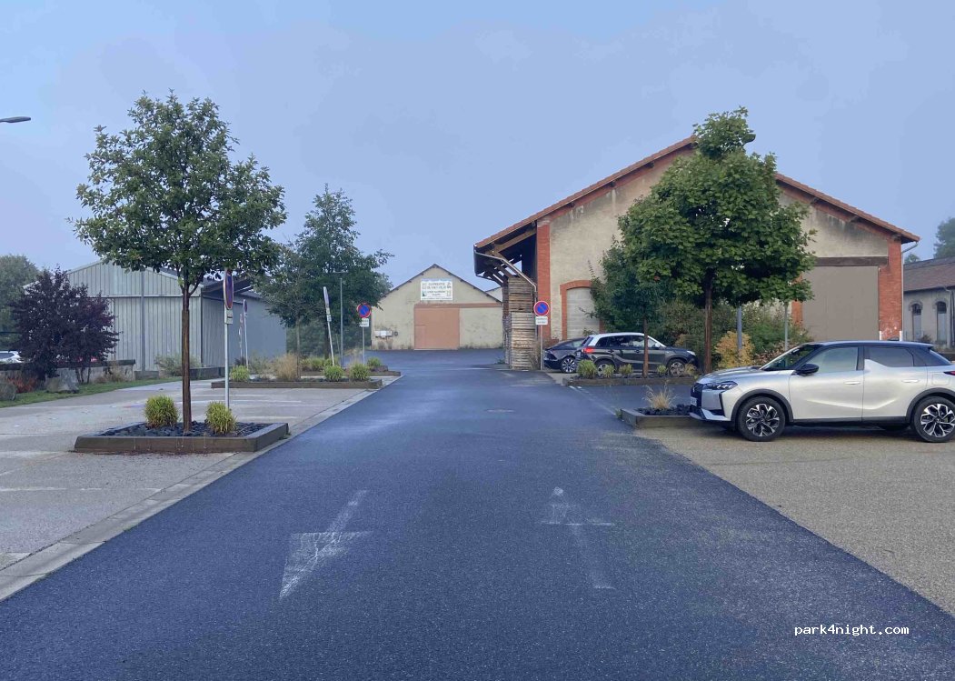 (43500) Craponne-sur-Arzon - 6 Place de la Gare — foto 4