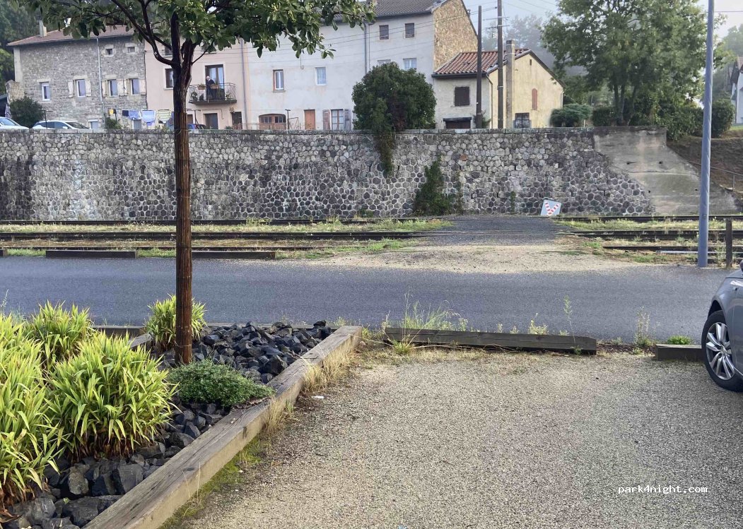 (43500) Craponne-sur-Arzon - 6 Place de la Gare — foto 5