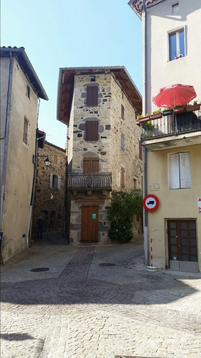 (07330) Thueyts - Avenue du Val d'Ardèche — foto 3