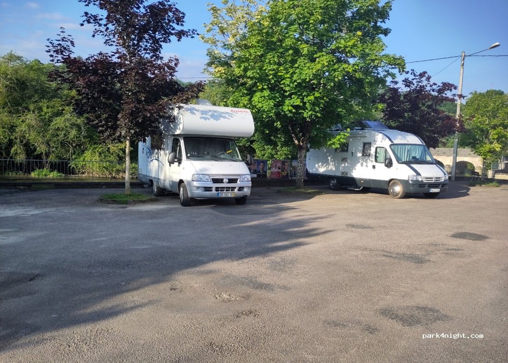 (52210) Cour-l'Évêque - 3 Place de la Mairie — foto 3