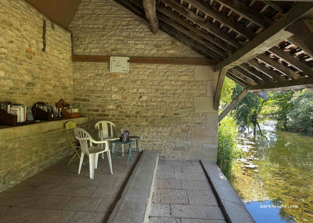 (52210) Cour-l'Évêque - 3 Place de la Mairie — foto 4