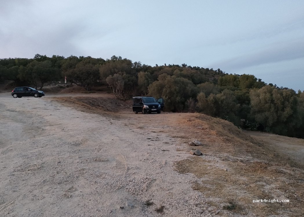 (83400) Hyères - 55 Chemin de la Roquette — foto 3