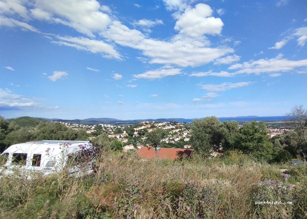 (83400) Hyères - 55 Chemin de la Roquette — foto 4