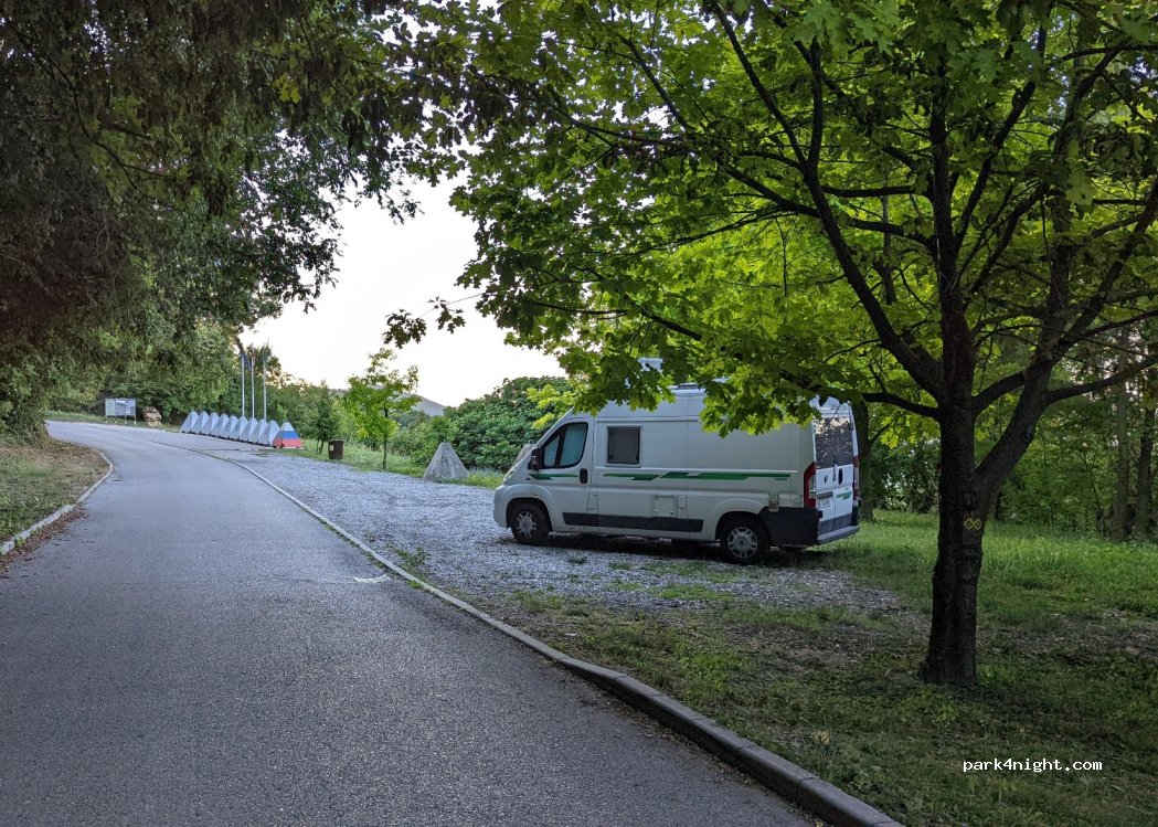 (5211) Kojsko - Unnamed Road — foto