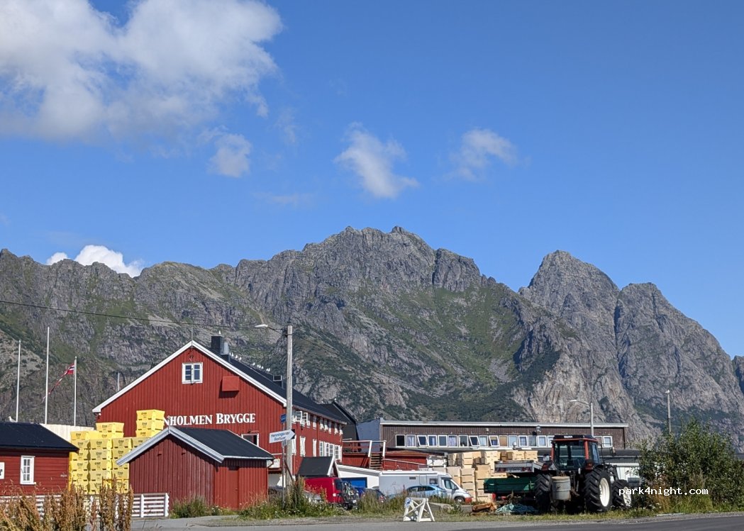 (8312) Henningsvær - Hellandsgata — foto 3