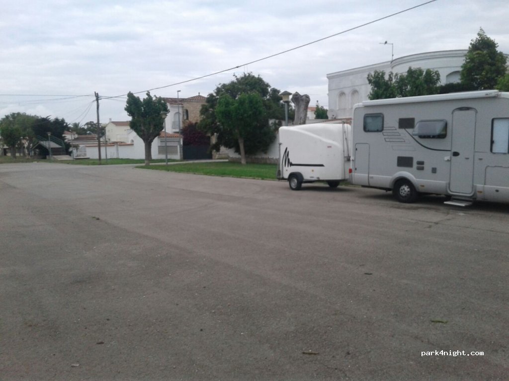 (17487) Empuriabrava - 19A Carrer Creus — foto