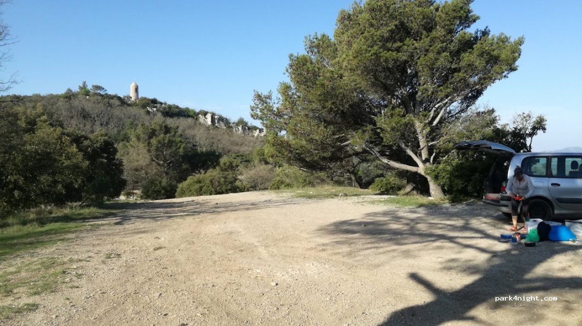 (13530) Trets - Unnamed Road — foto