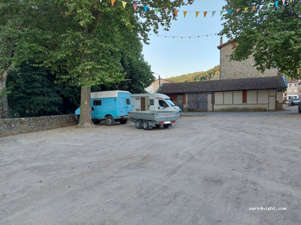 (42220) Bourg-Argental - 3 Place Alfred Guyotat — foto