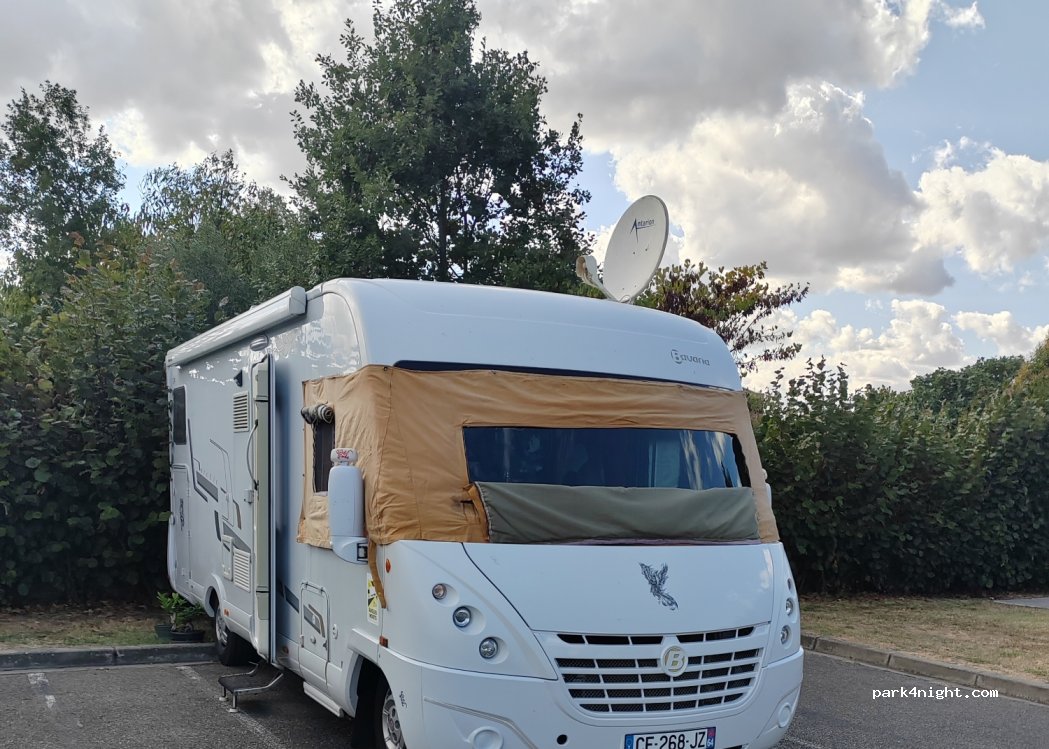 Aire de camping-cars Grisolles — foto