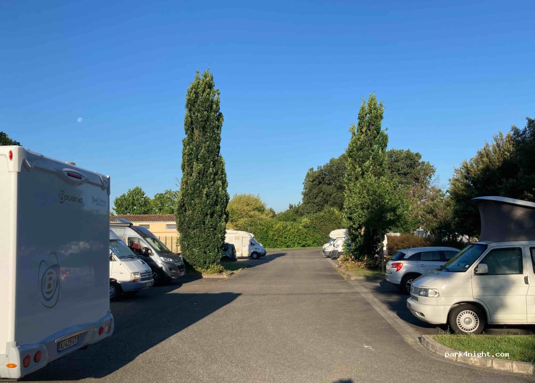 Aire de camping-cars Grisolles — foto 2