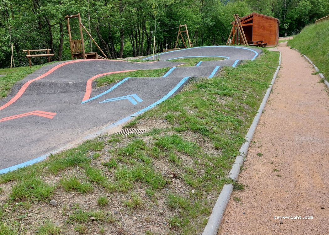 Aire de camping-cars Valsonne — foto 4