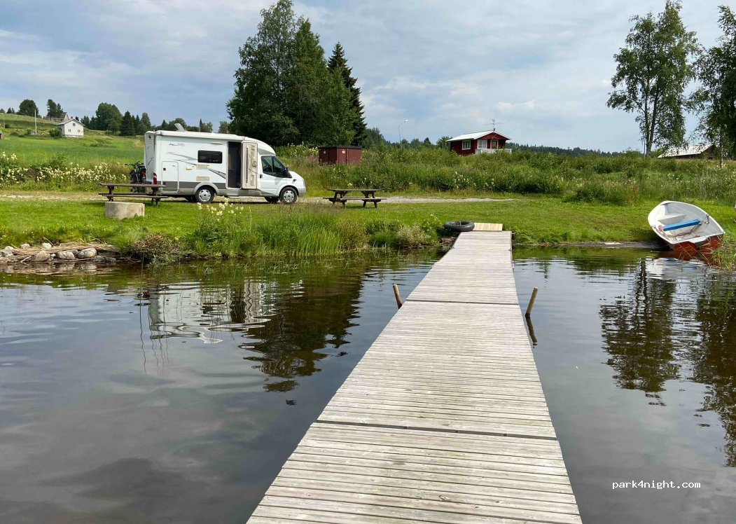(830 76) Mårdsjö - Unnamed Road — foto