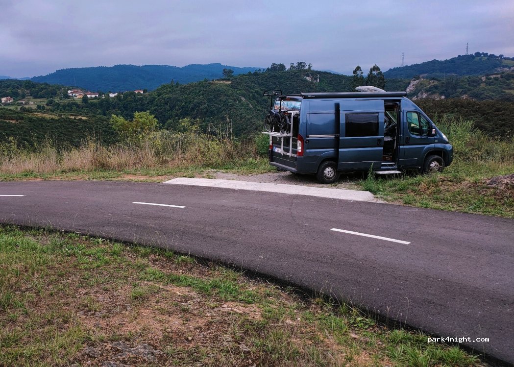 (33191) Rañeces - Unnamed Road — foto