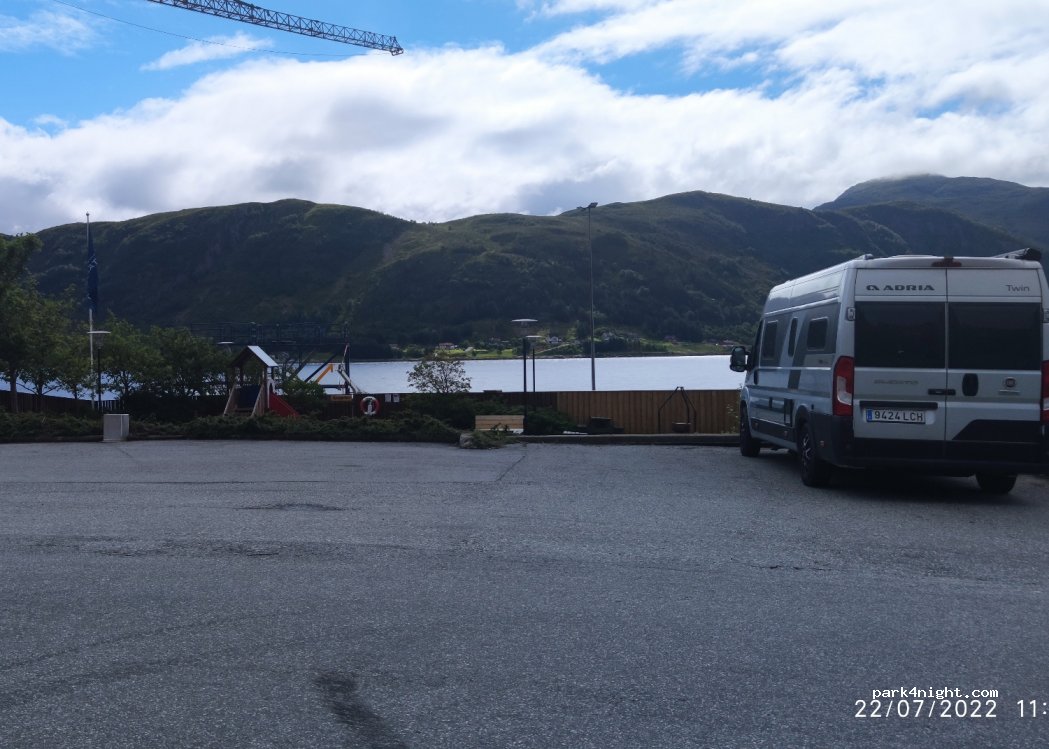 (6710) Raudeberg - Nedrevegen — foto 2