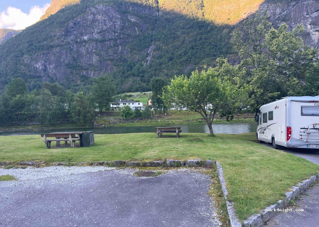 (5745) Aurland - 1 Vangen — foto