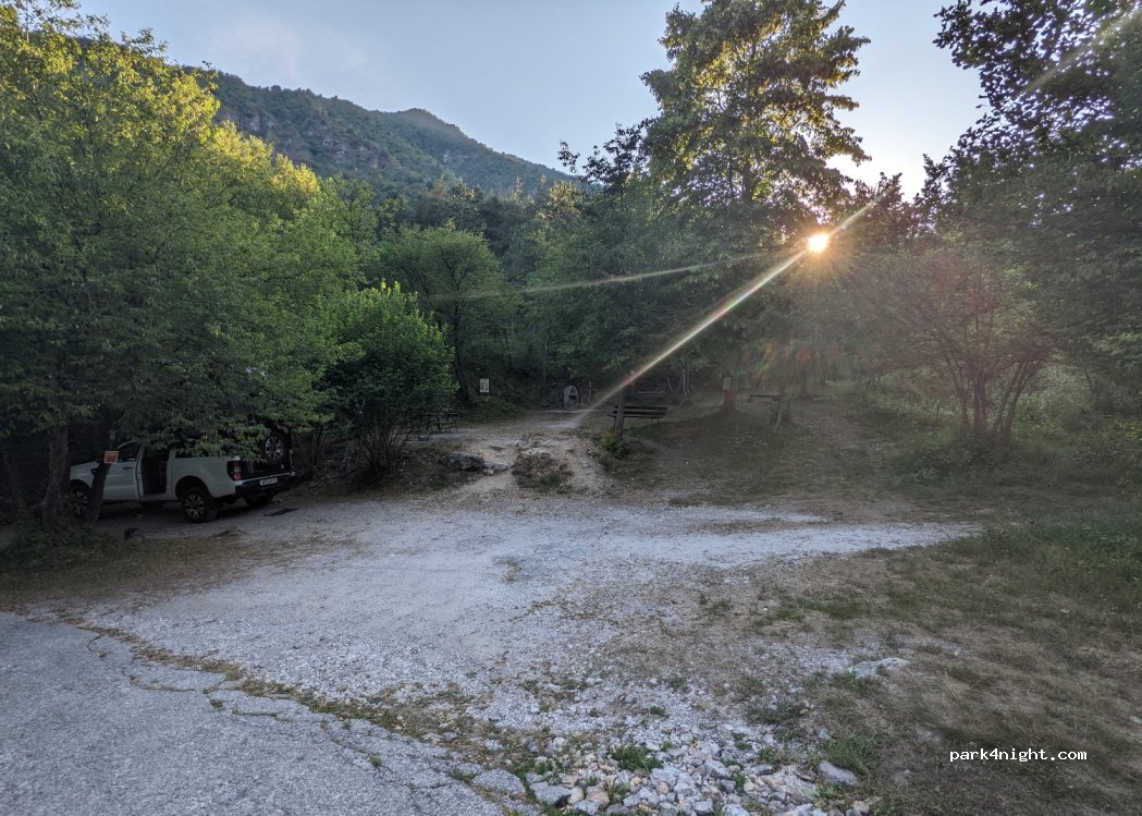 (25070) Casto - Unnamed Road — foto
