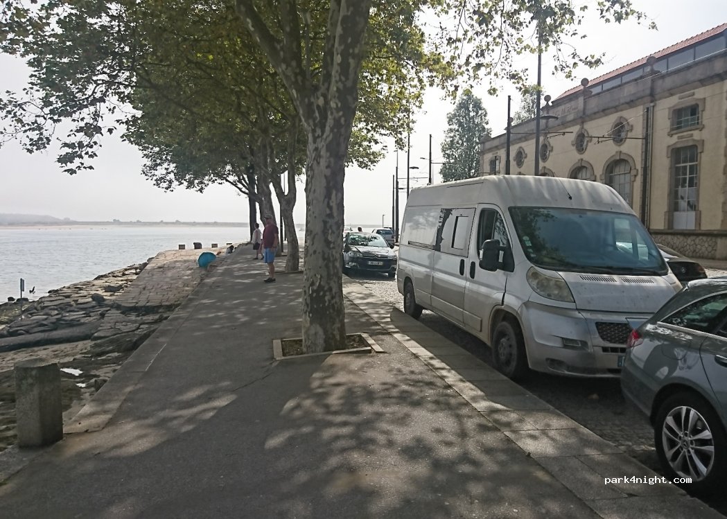 (4150-713) Porto - 331 Rua de Sobreiras — foto