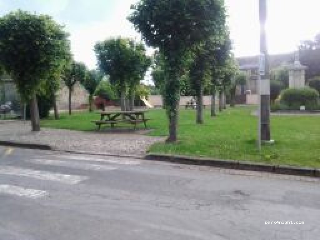 (36110) Brion - 2-4 Place de l'Église — foto