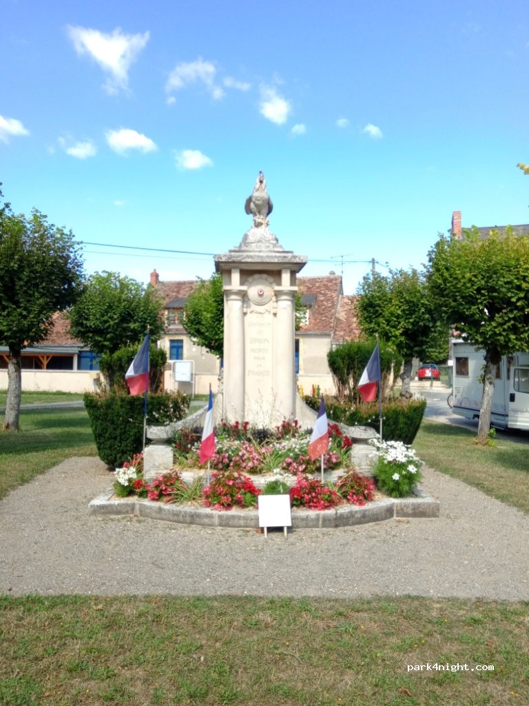 (36110) Brion - 2-4 Place de l'Église — foto 4