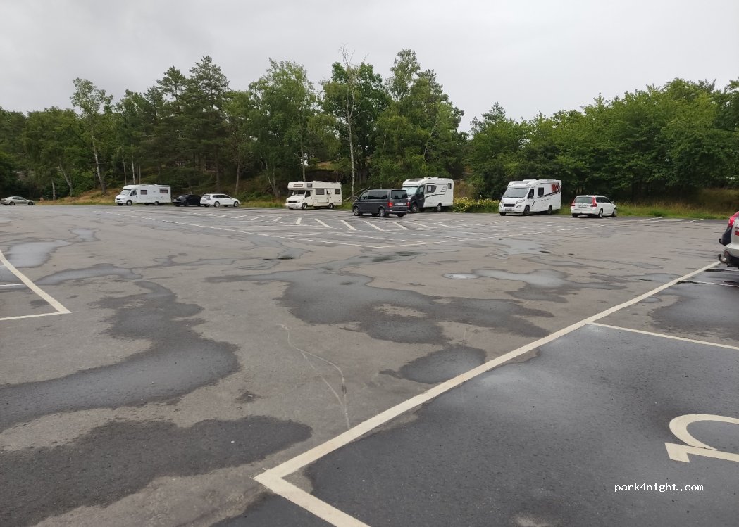 (149 51) Nynäshamn - 80 Hamnviksvägen — foto
