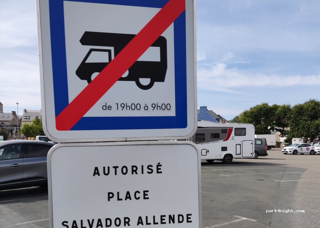 (29730) Guilvinec - 1P Place de la Poste — foto 3